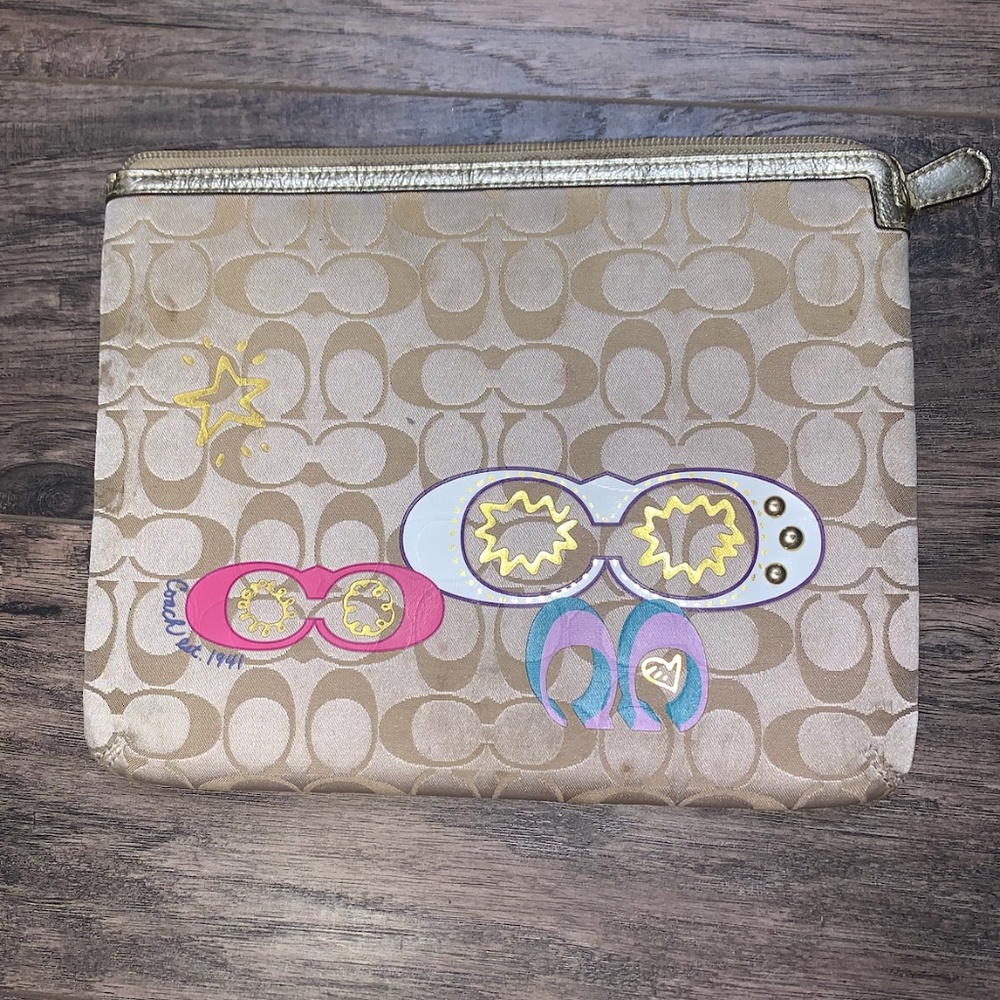 iPad Case - Picture 1 of 8